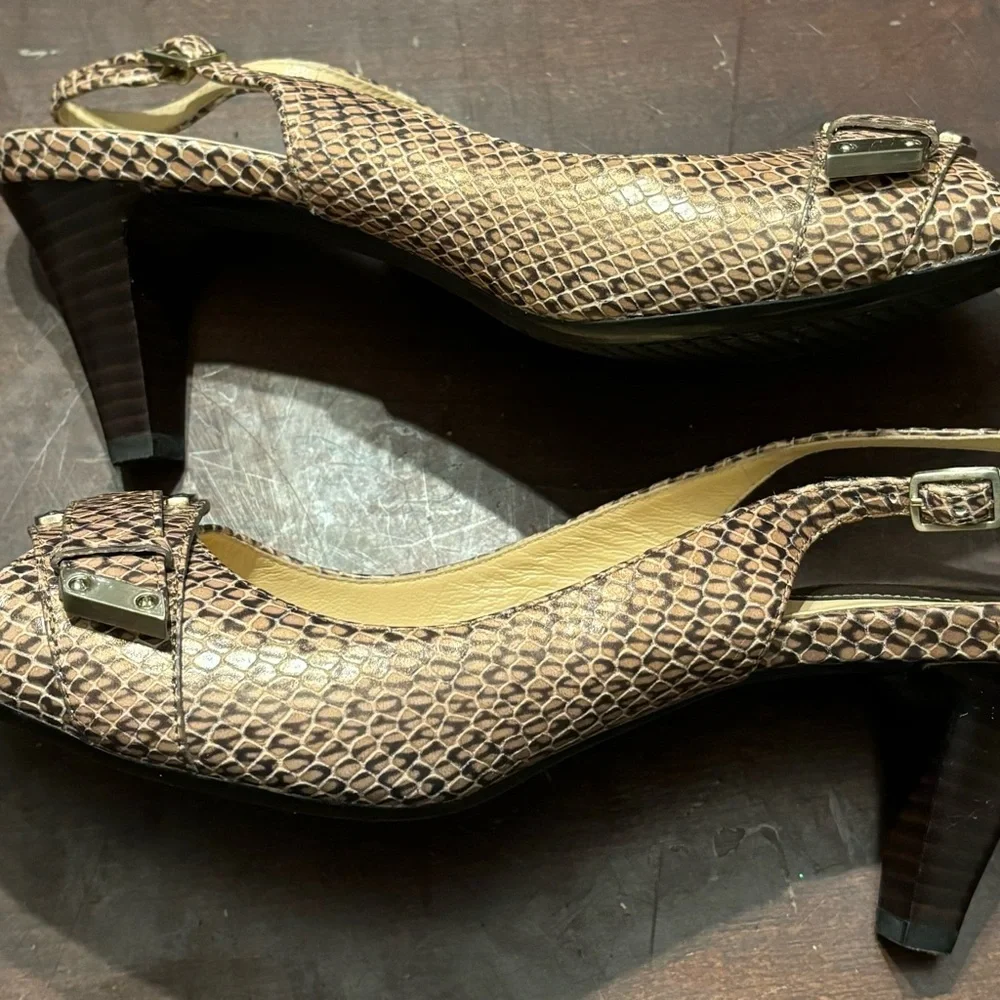 Cole Haan Eliana Tan Snake Skin Print Gold Buckle Sling Back Sz 8.5B Fall Winter